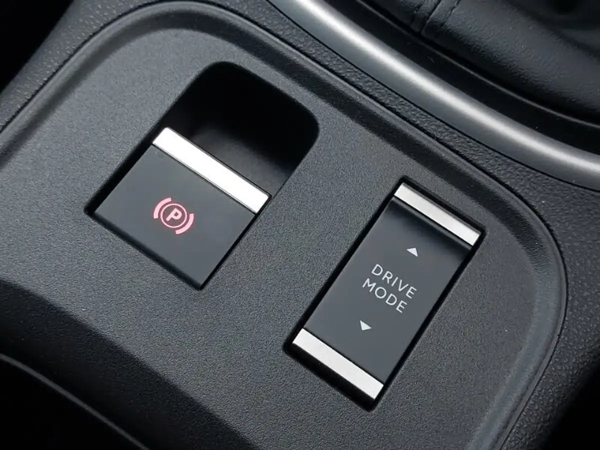 2025-jeep-avenger-12-gse-summit-big-17