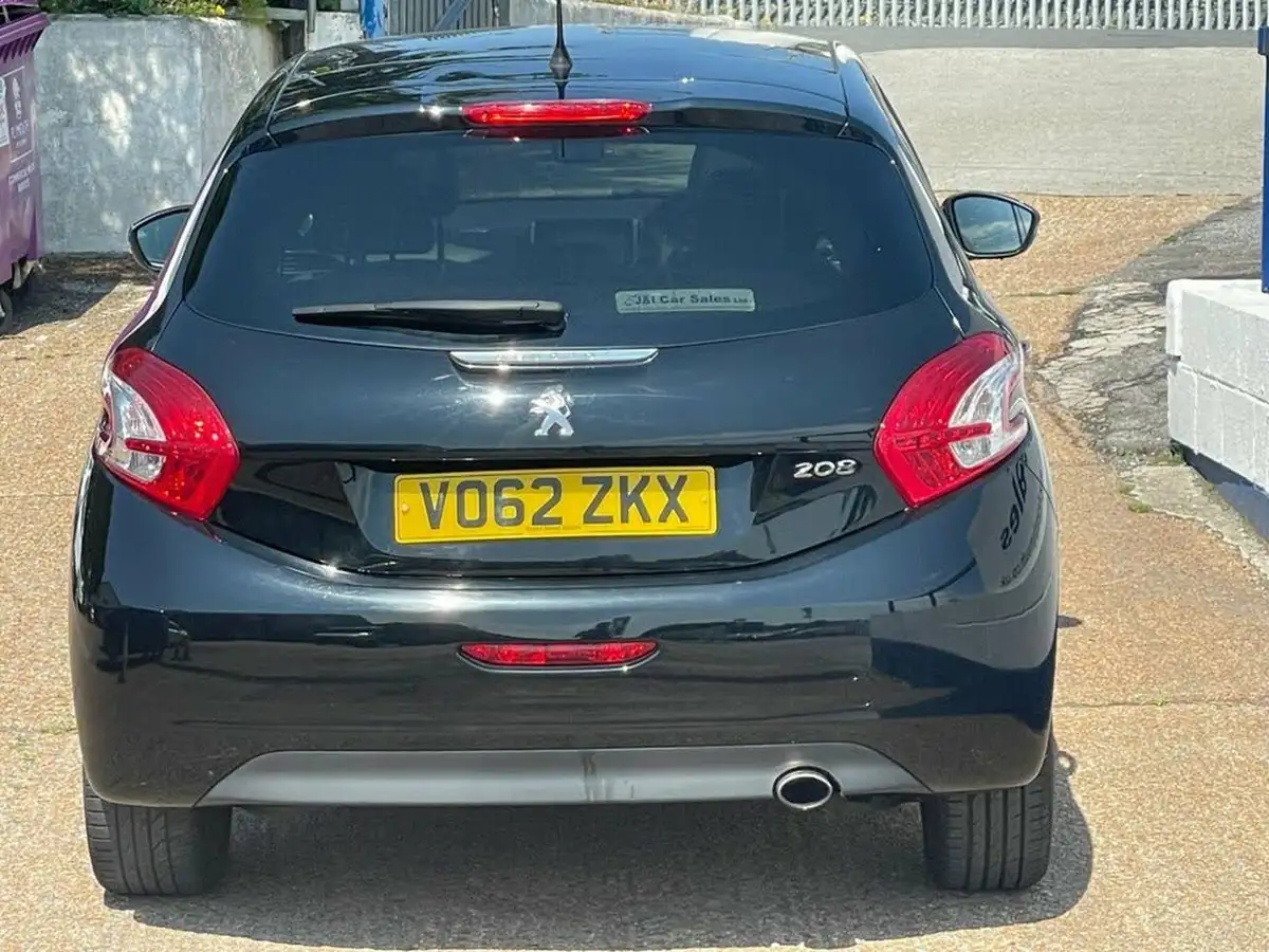 2012-peugeot-208-16-feline-vti-120bhp-5d-big-22