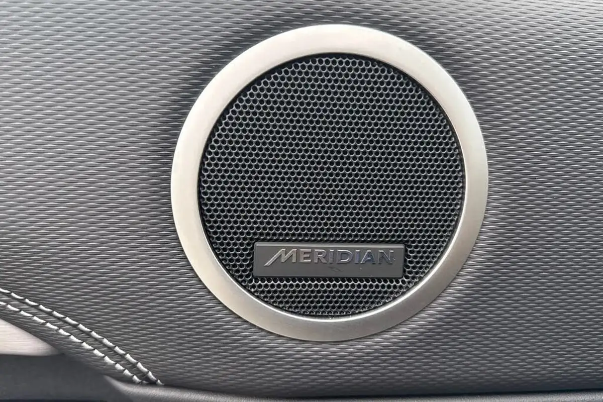 2023-land-rover-discovery-30-d300-dynamic-hse-big-24