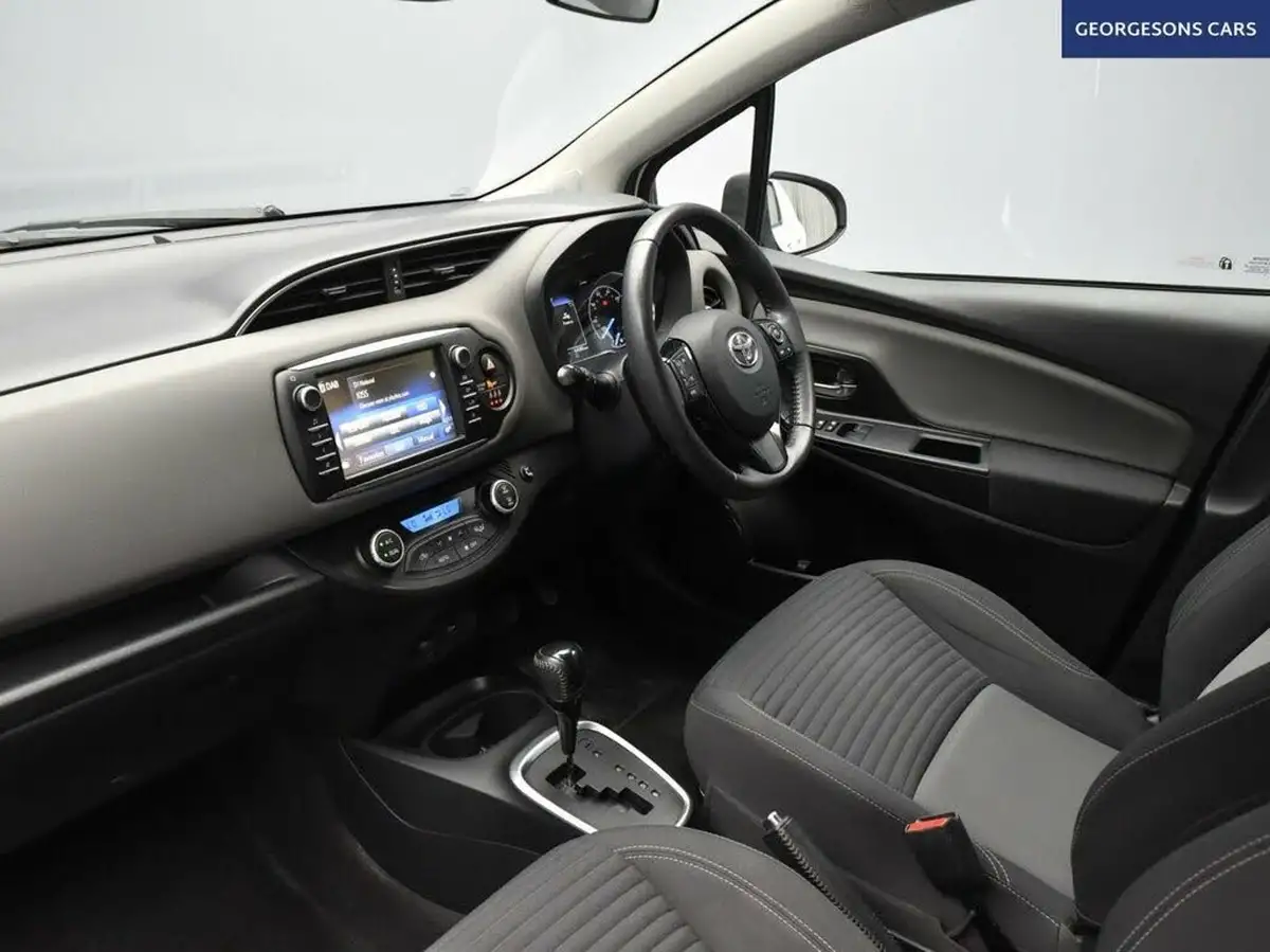 2020-toyota-yaris-15-vvt-i-icon-98bhp-hybrid-1497cc-e-cvt-big-9