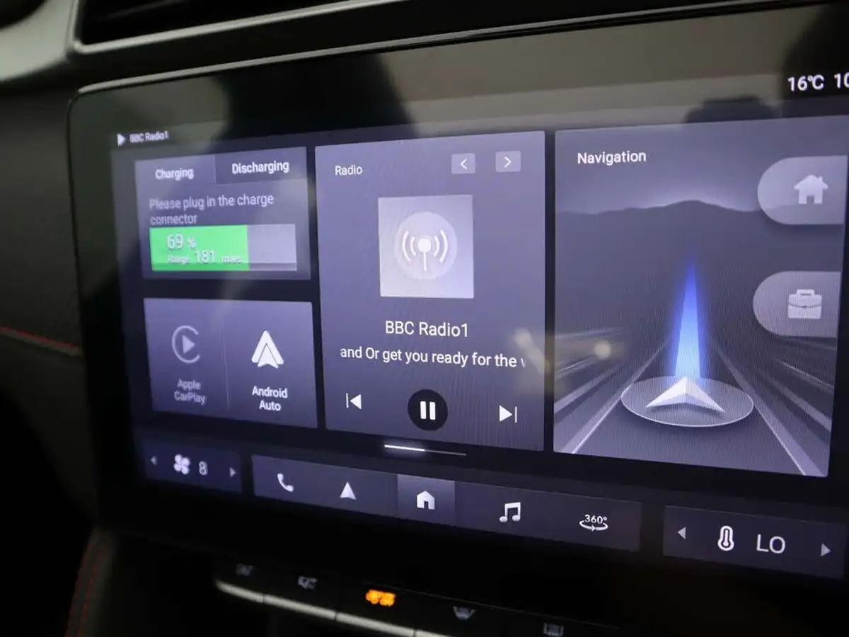 2022-mg-zs-suv-e-trophy-ev-156ps-long-range-big-27
