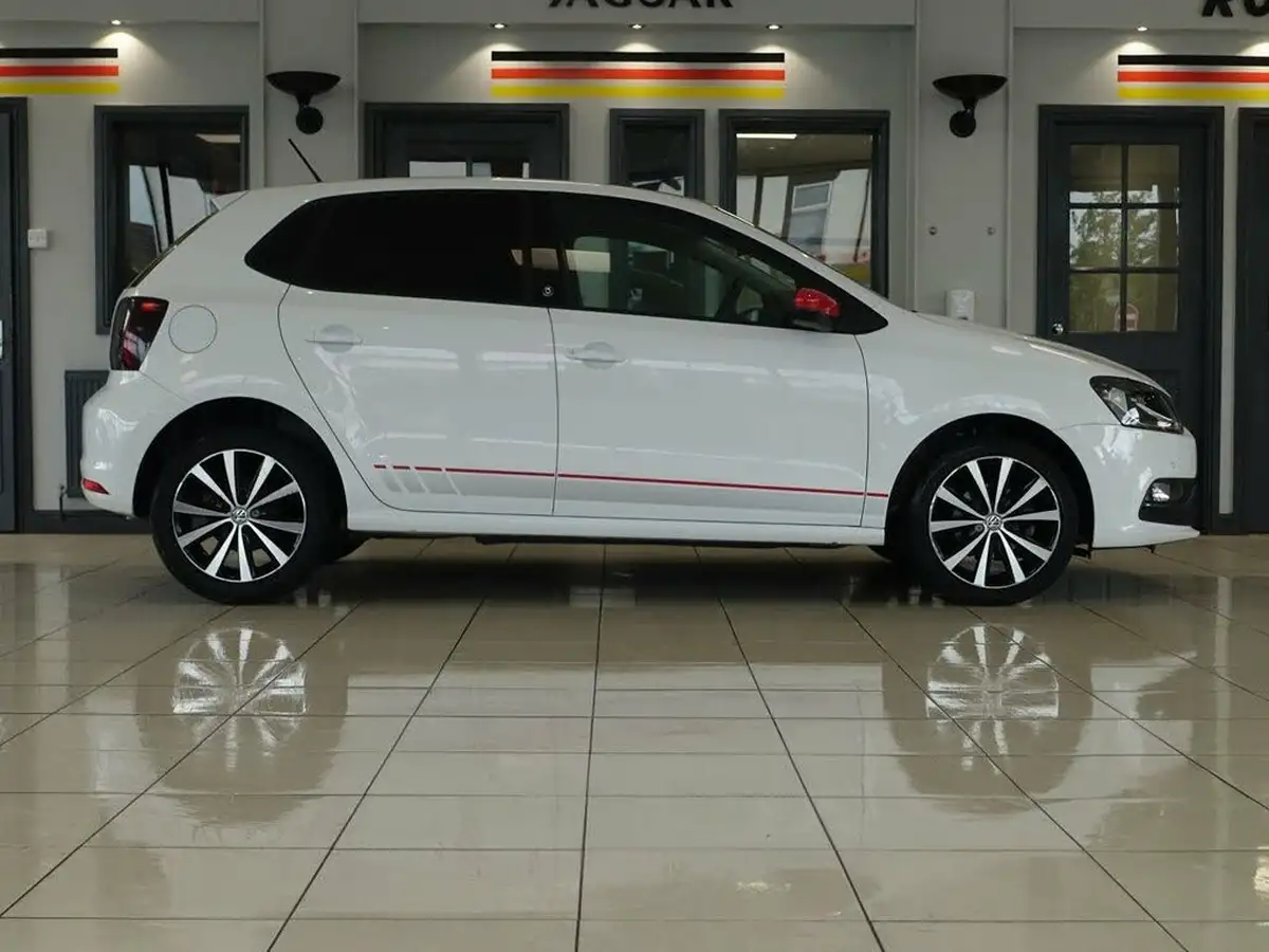 2017-volkswagen-polo-10-beats-65ps-ss-5d-big-1