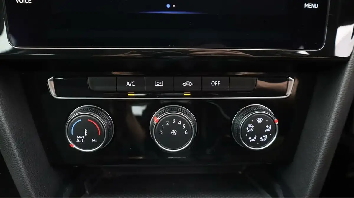 2022-volkswagen-passat-20tdi-se-nav-150ps-estate-5d-big-12