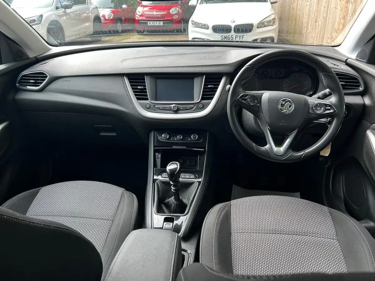 2019-vauxhall-grandland-x-12-se-ss-big-29