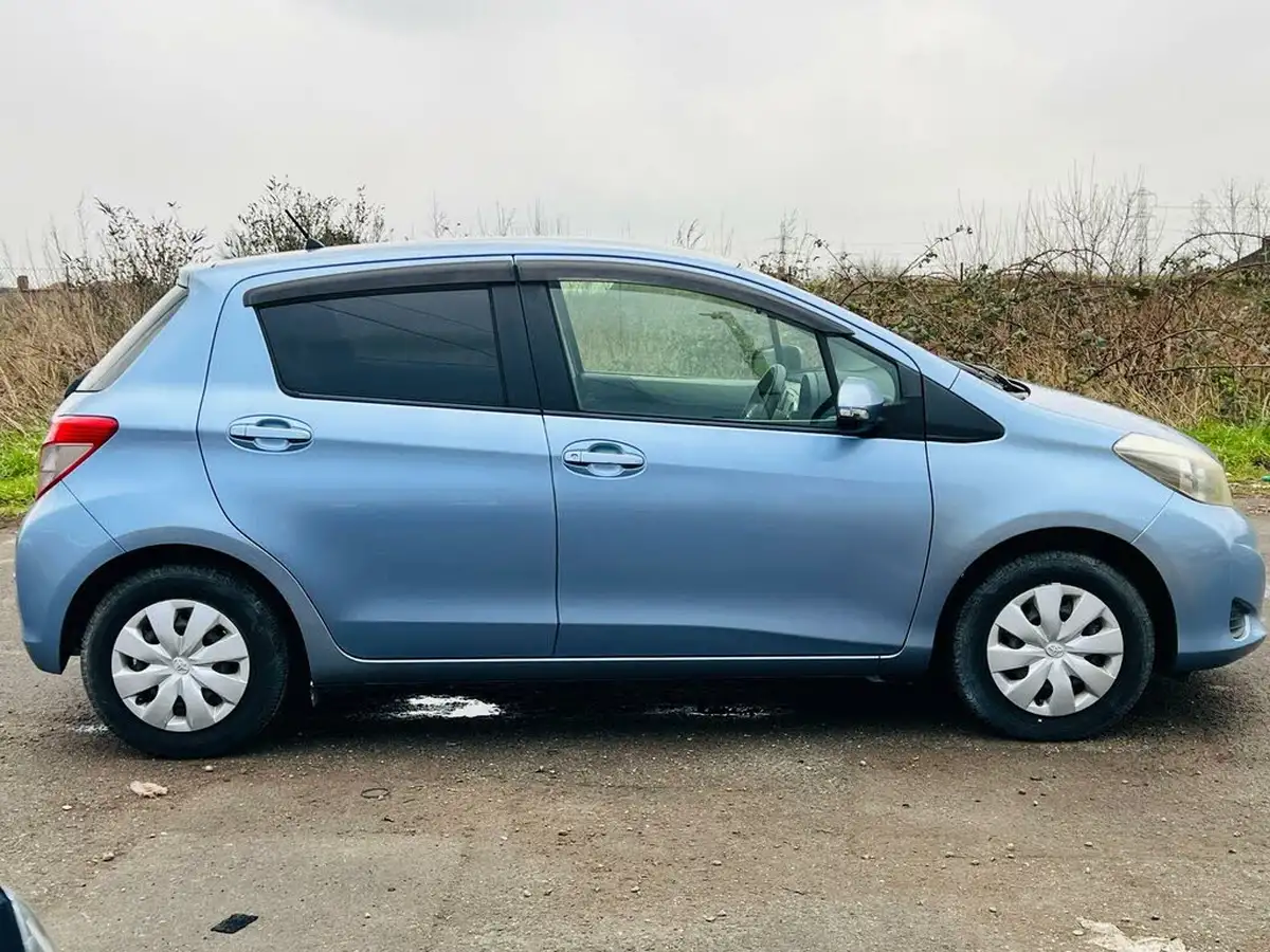 2013-toyota-yaris-big-9