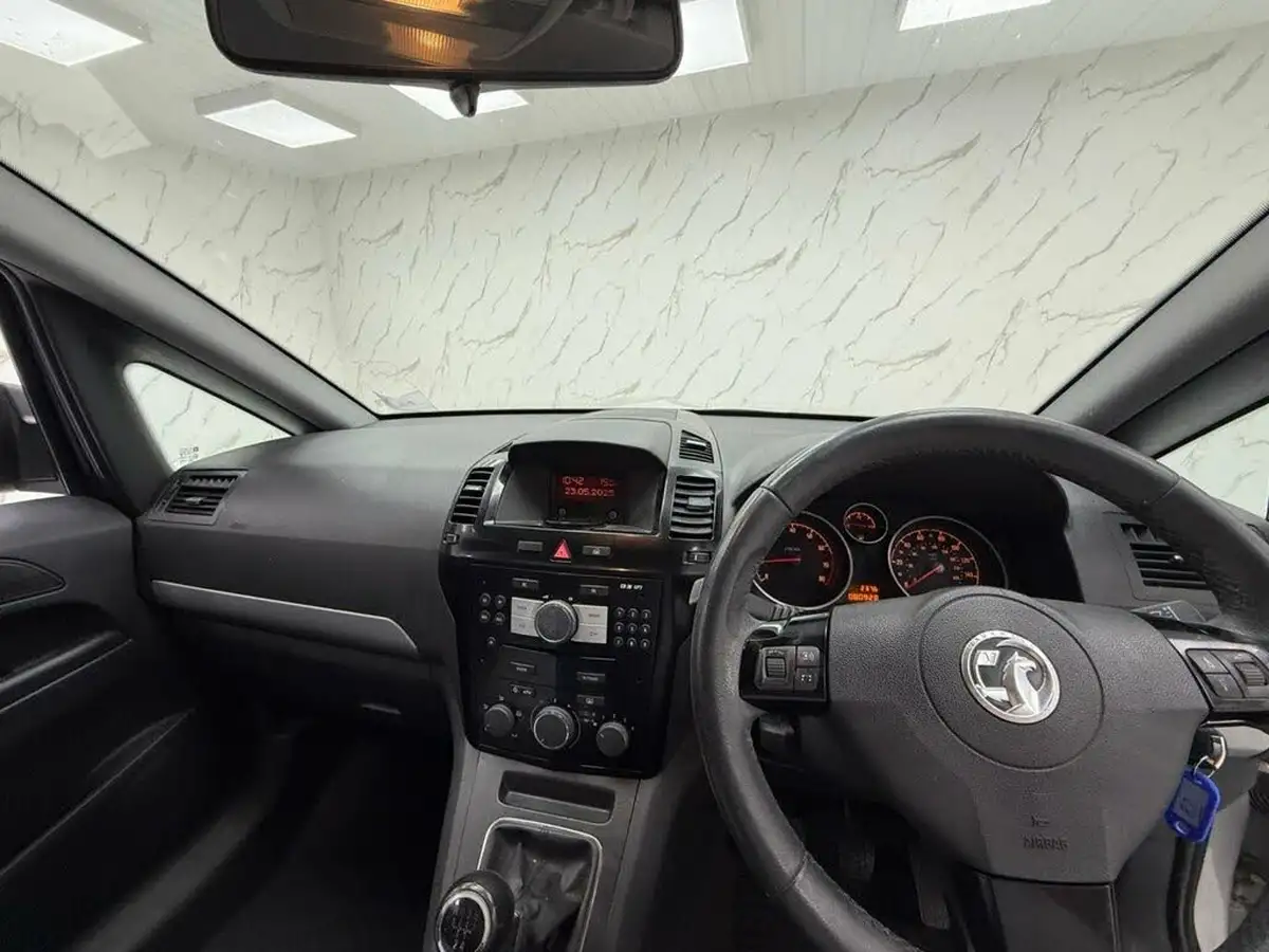 2013-vauxhall-zafira-16-exclusiv-big-12