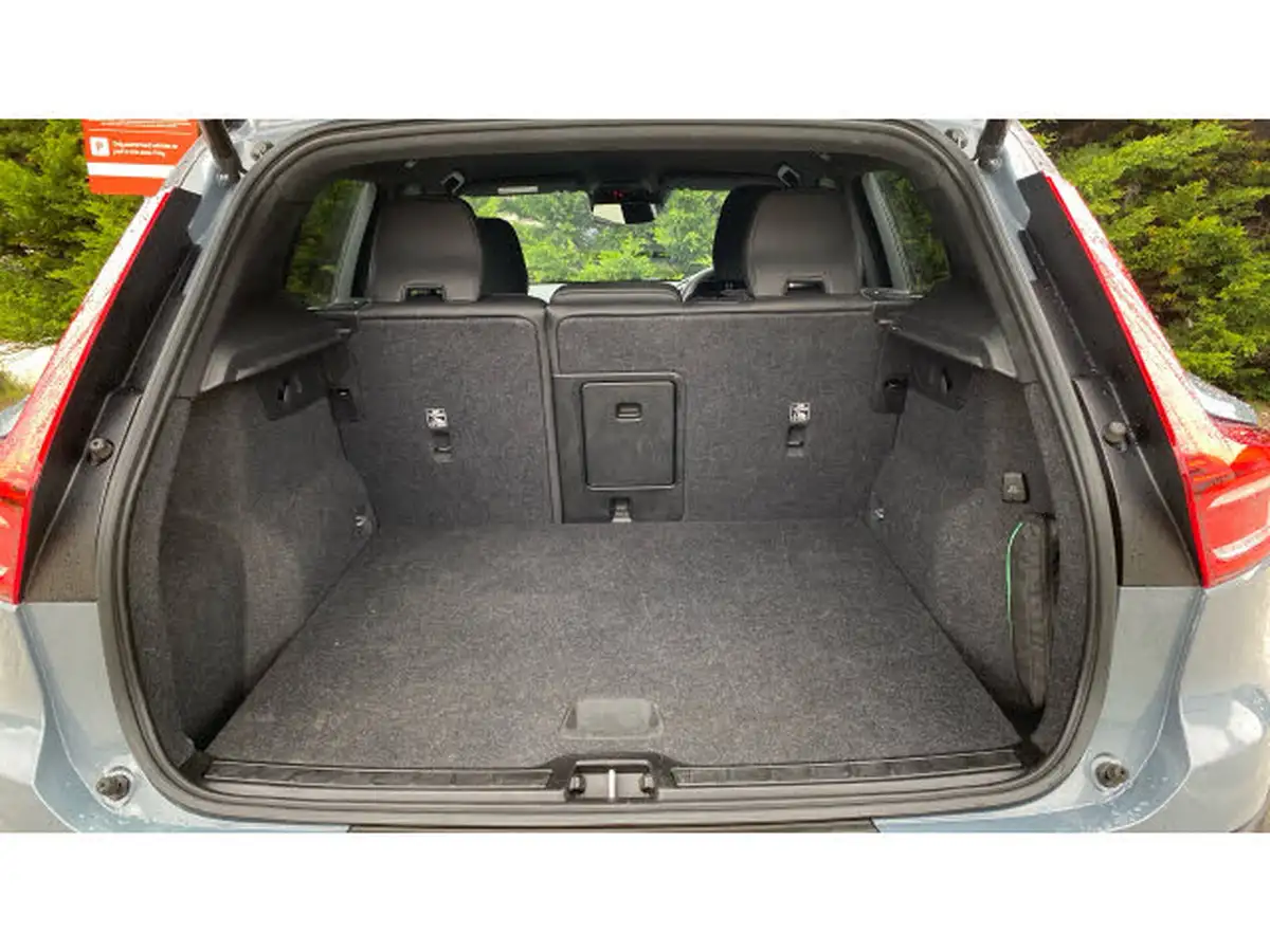 2022-volvo-xc40-15-t5-r-design-pro-big-16