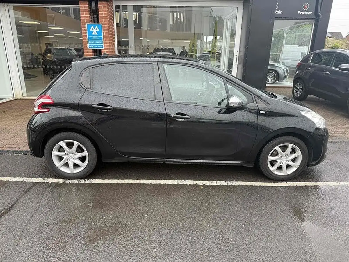 2015-peugeot-208-12-style-puretech-5d-big-5