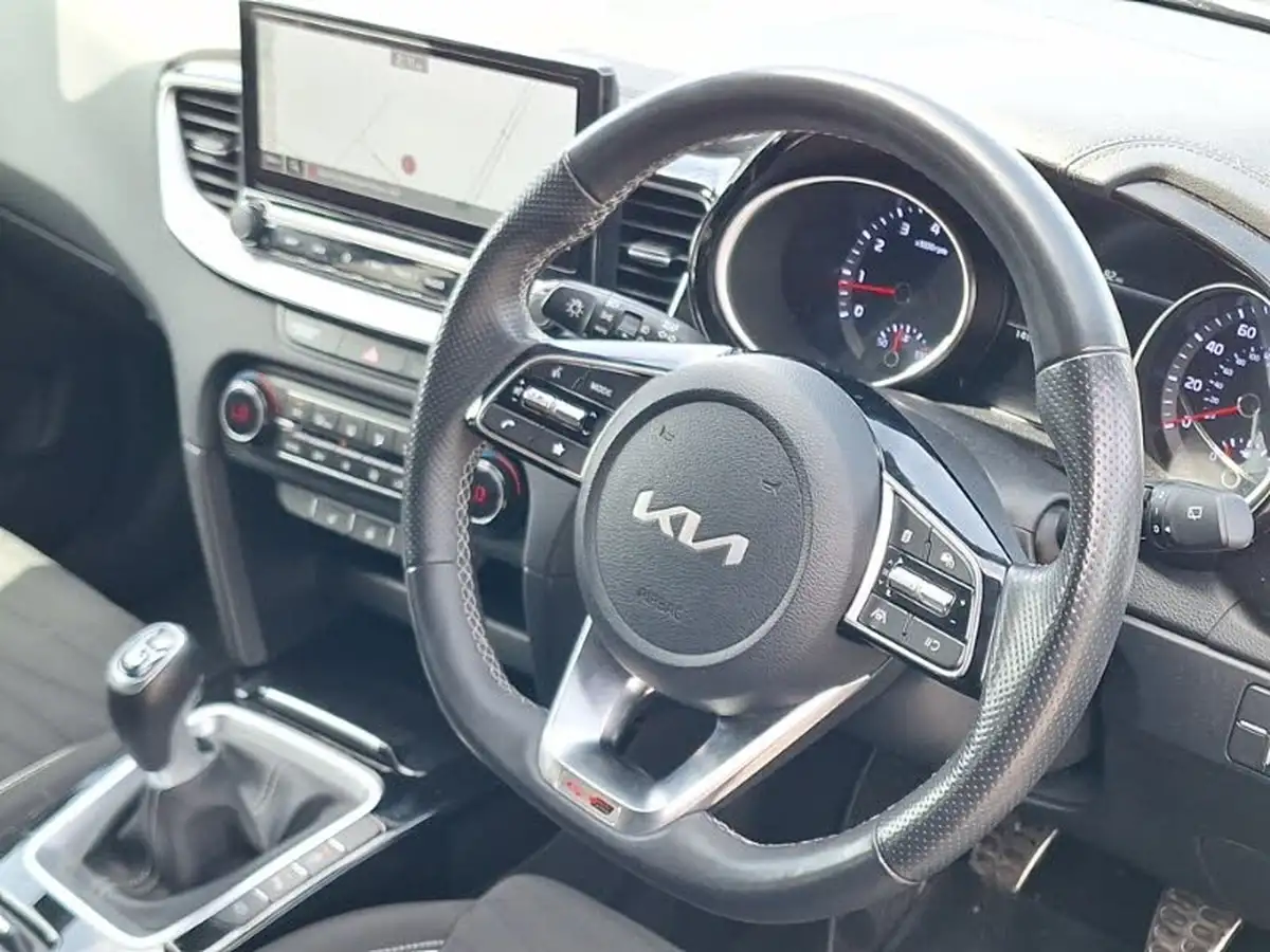 2022-kia-pro-ceed-15-t-gdi-gt-line-big-12