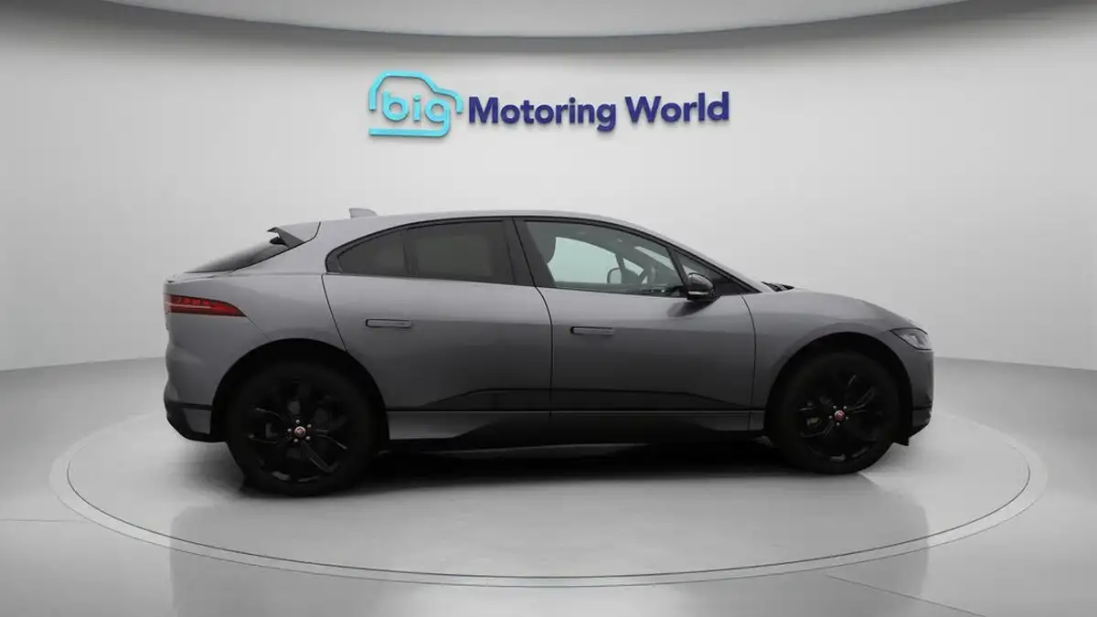 2022-jaguar-i-pace-ev400-black-big-8