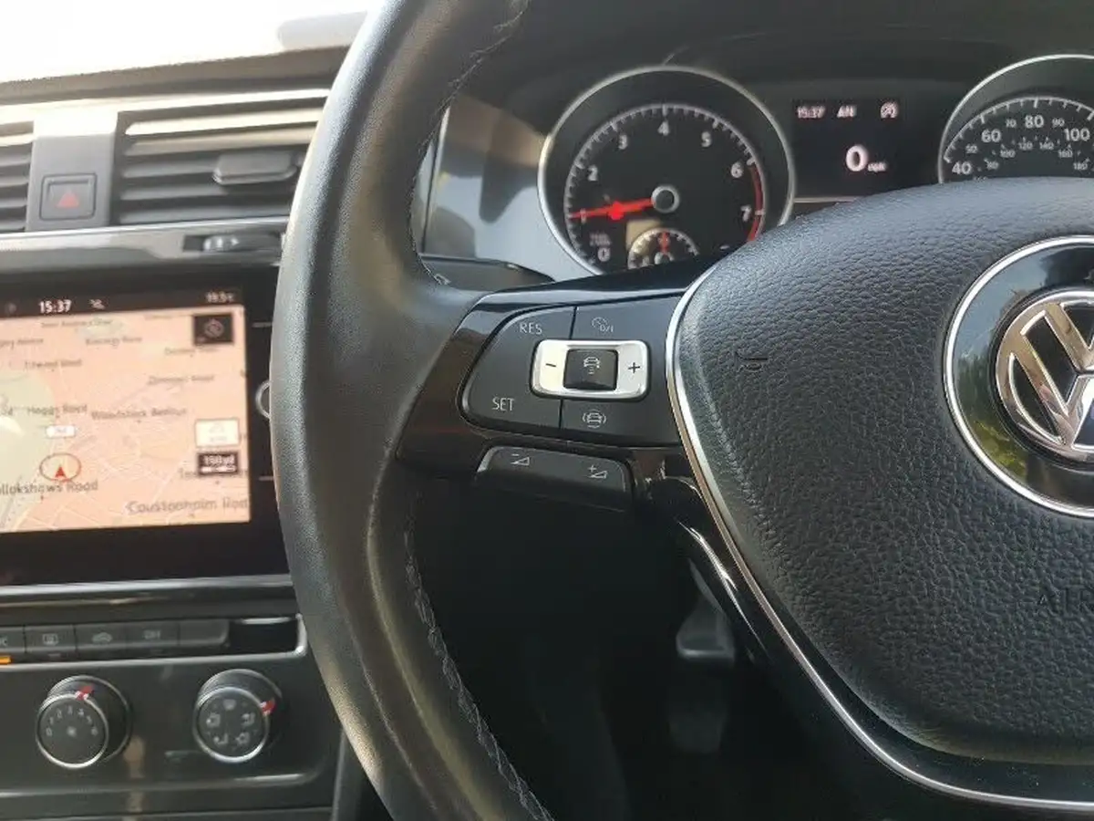 2018-volkswagen-golf-10-tsi-se-nav-115ps-hatchback-5d-big-11