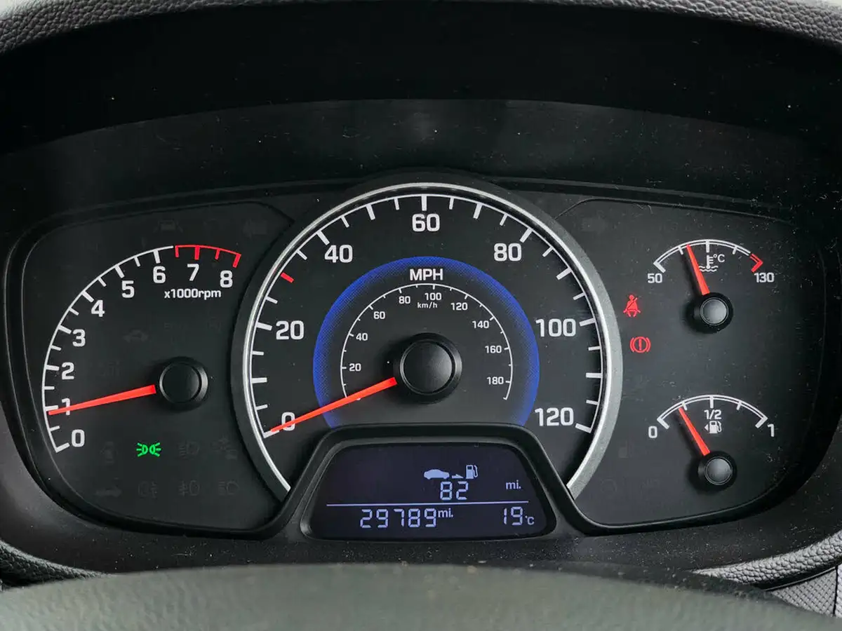 2017-hyundai-i10-10-premium-big-26