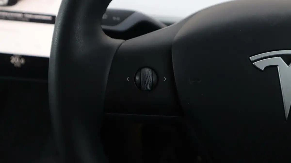 2022-tesla-model-y-e-long-range-big-22