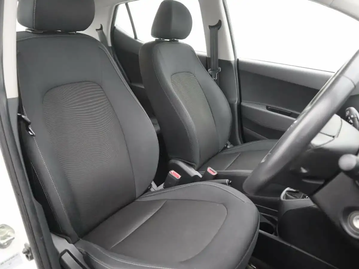 2019-hyundai-i10-12-se-auto-big-10