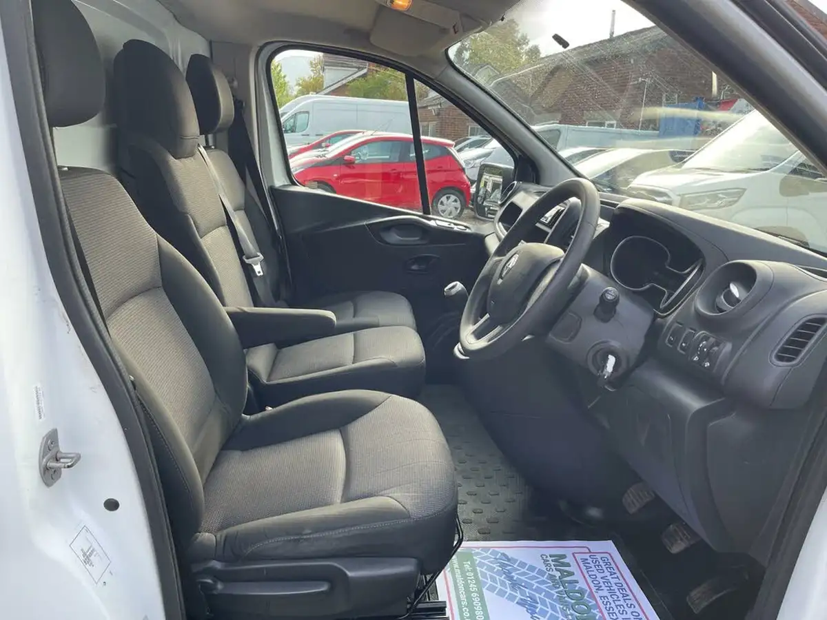 2021-renault-trafic-20dci-ll30-energy-120-business-panel-big-8