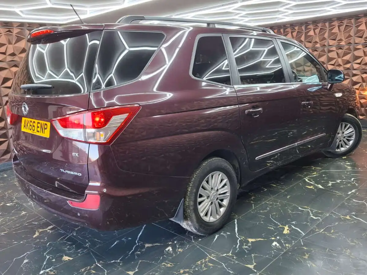 2016-kgm-ssangyong-turismo-22td-ex-big-6