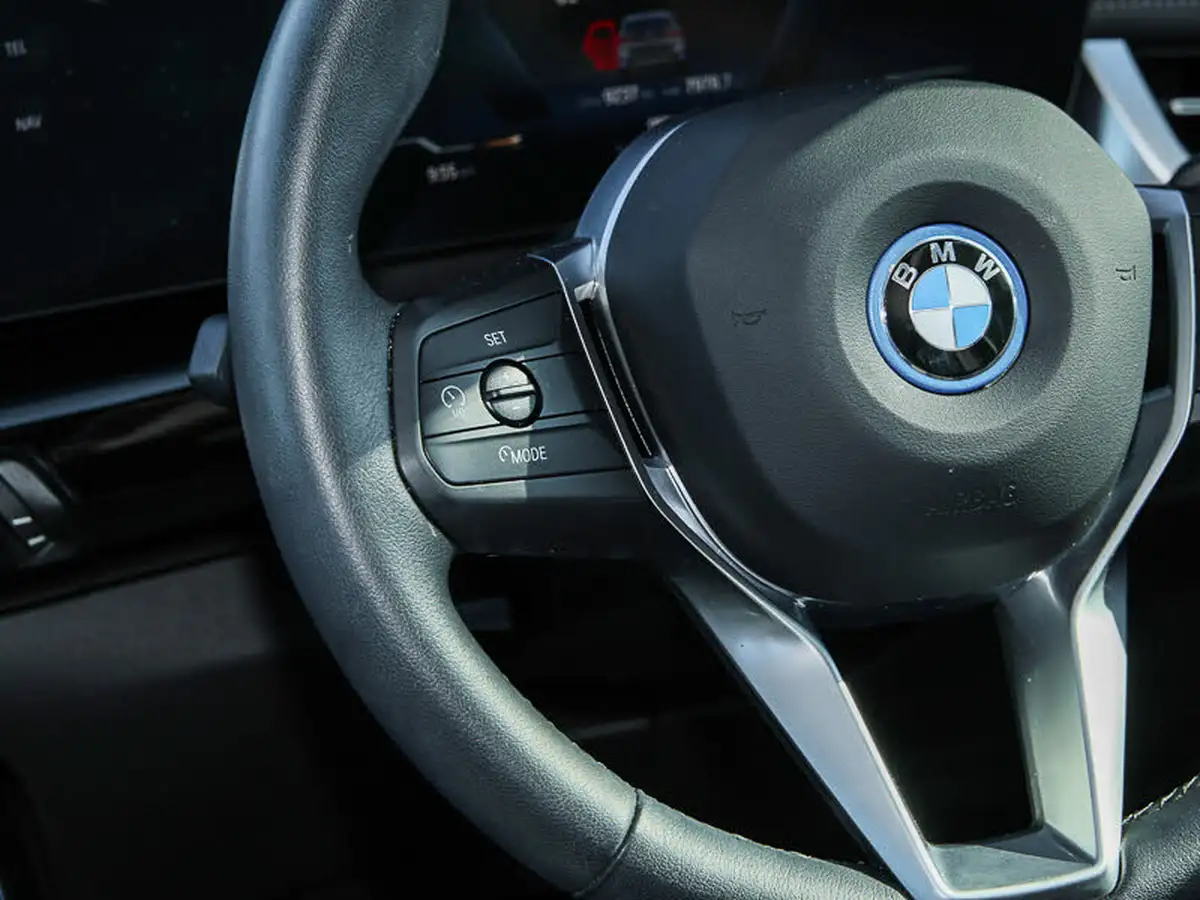 2023-bmw-ix1-e-xdrive30-xline-big-16
