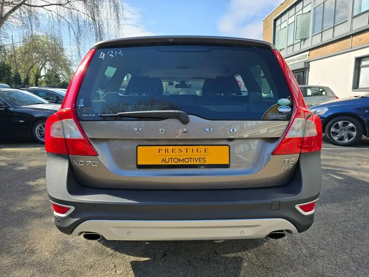 2011-volvo-xc70-30-t6-se-big-8