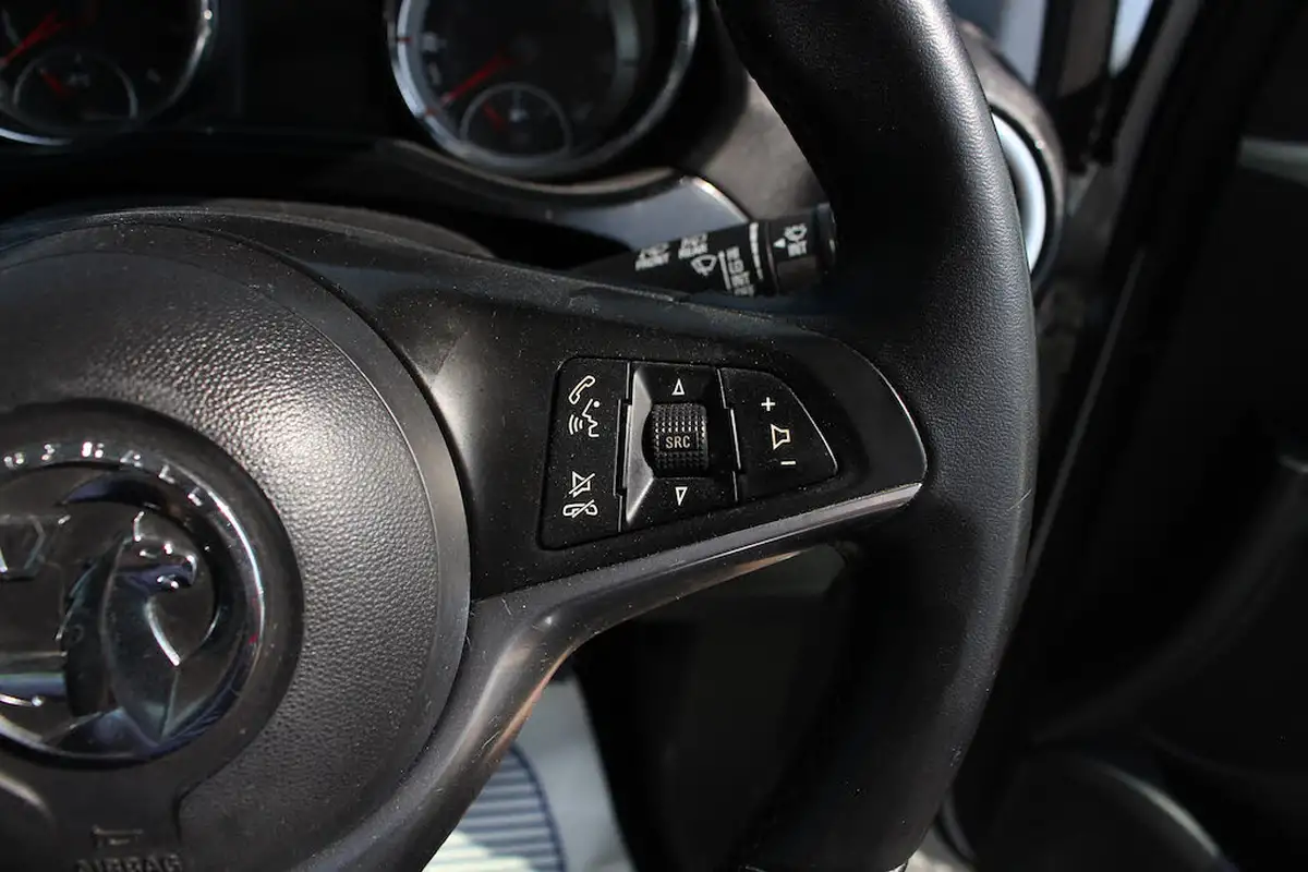 2015-vauxhall-adam-14-glam-87ps-big-32