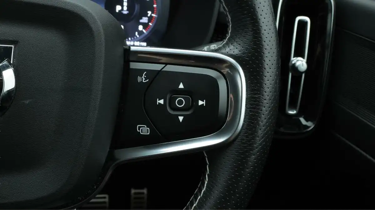 2021-volvo-xc40-20-b4-r-design-pro-197bhp-awd-geartronic-big-25