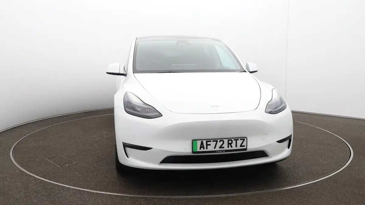 2022-tesla-model-y-e-long-range-big-33