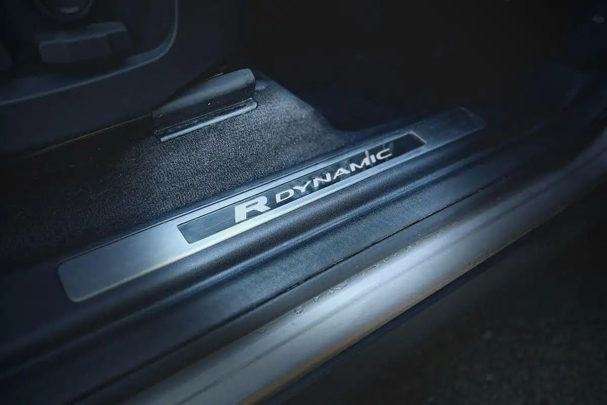 2022-land-rover-discovery-sport-20-p250-r-dynamic-hse-big-44
