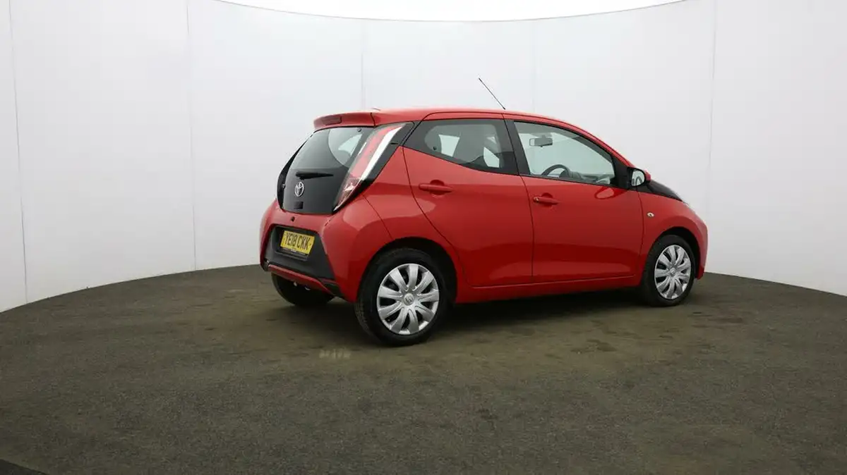2018-toyota-aygo-10-vvt-i-x-play-71bhp-5d-big-57