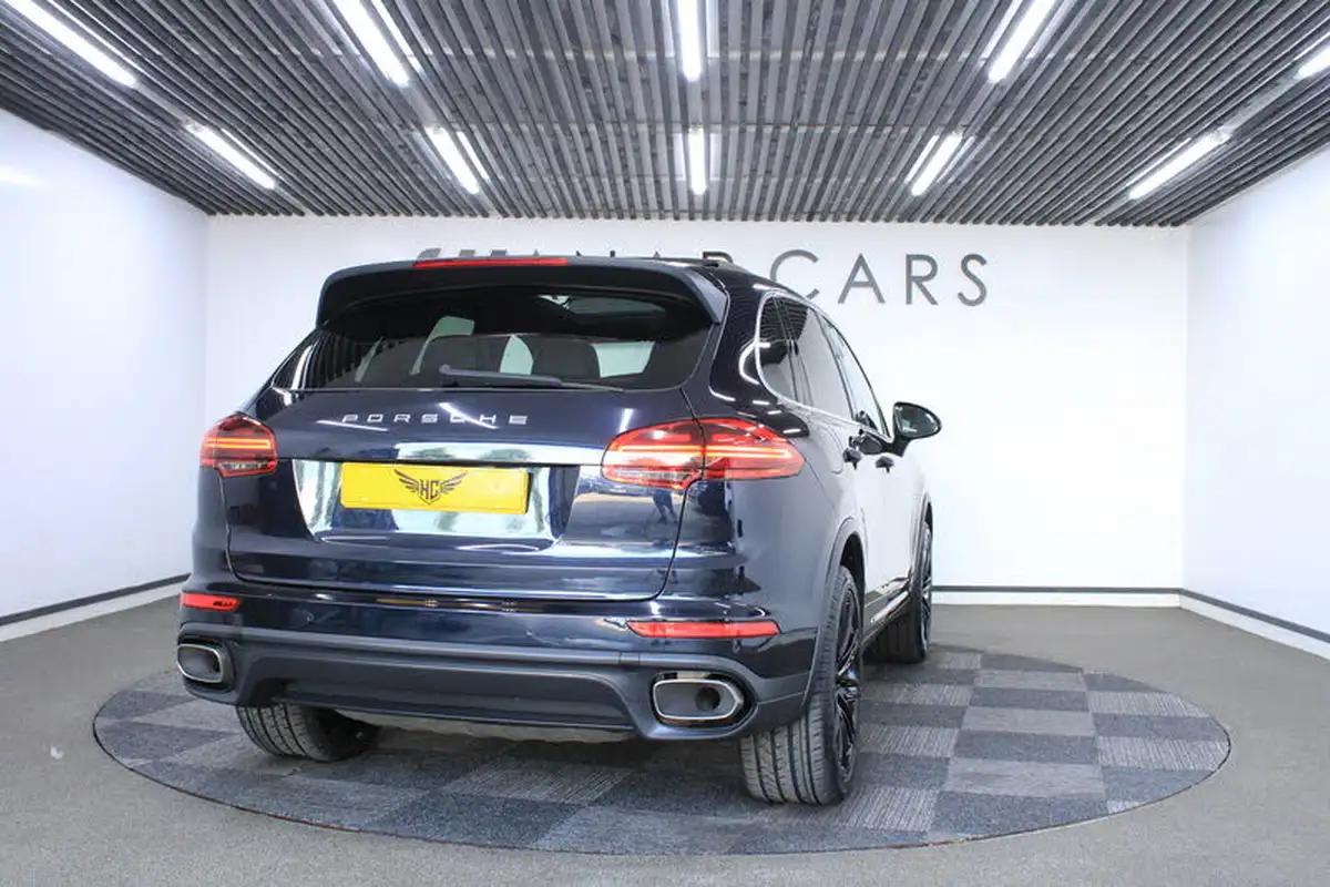 2016-porsche-cayenne-30td-big-5