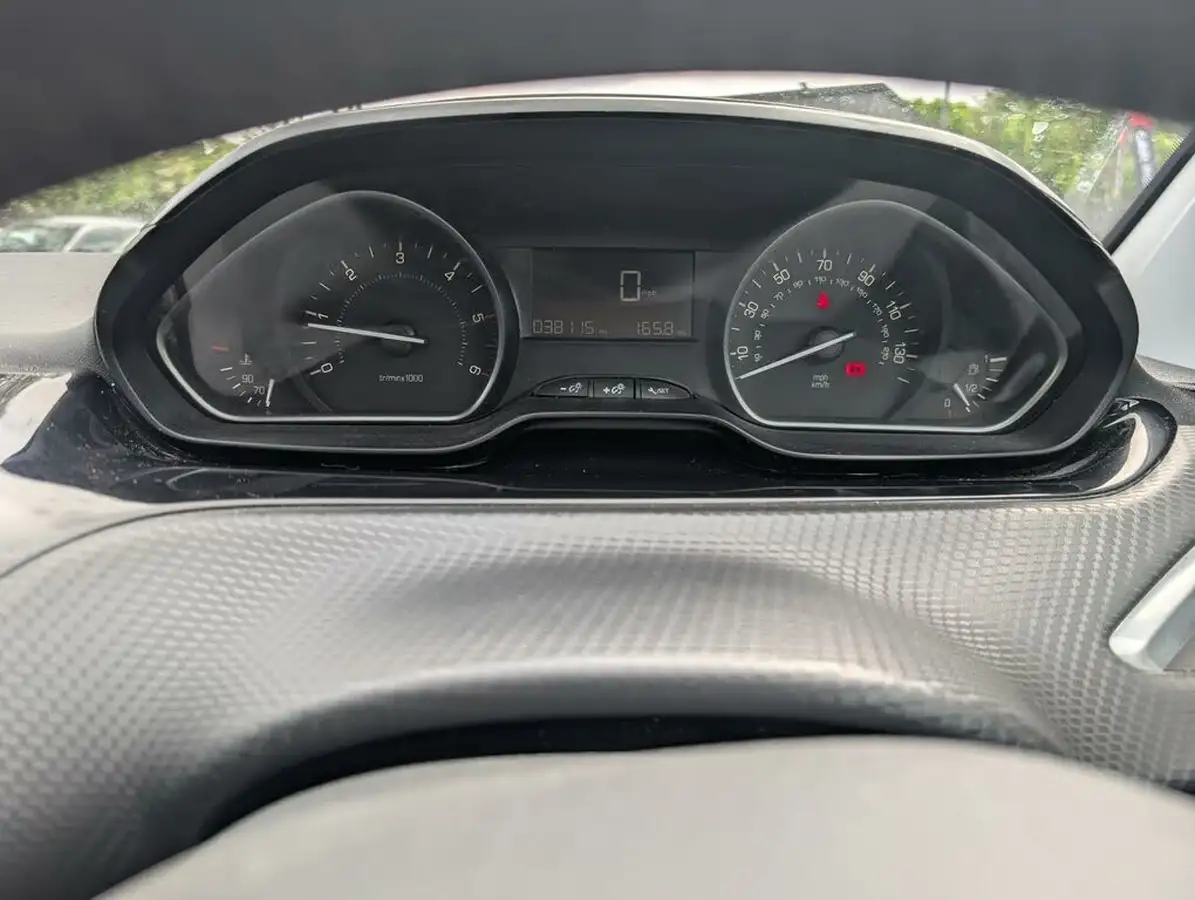 2019-peugeot-208-15-bluehdi-active-big-10
