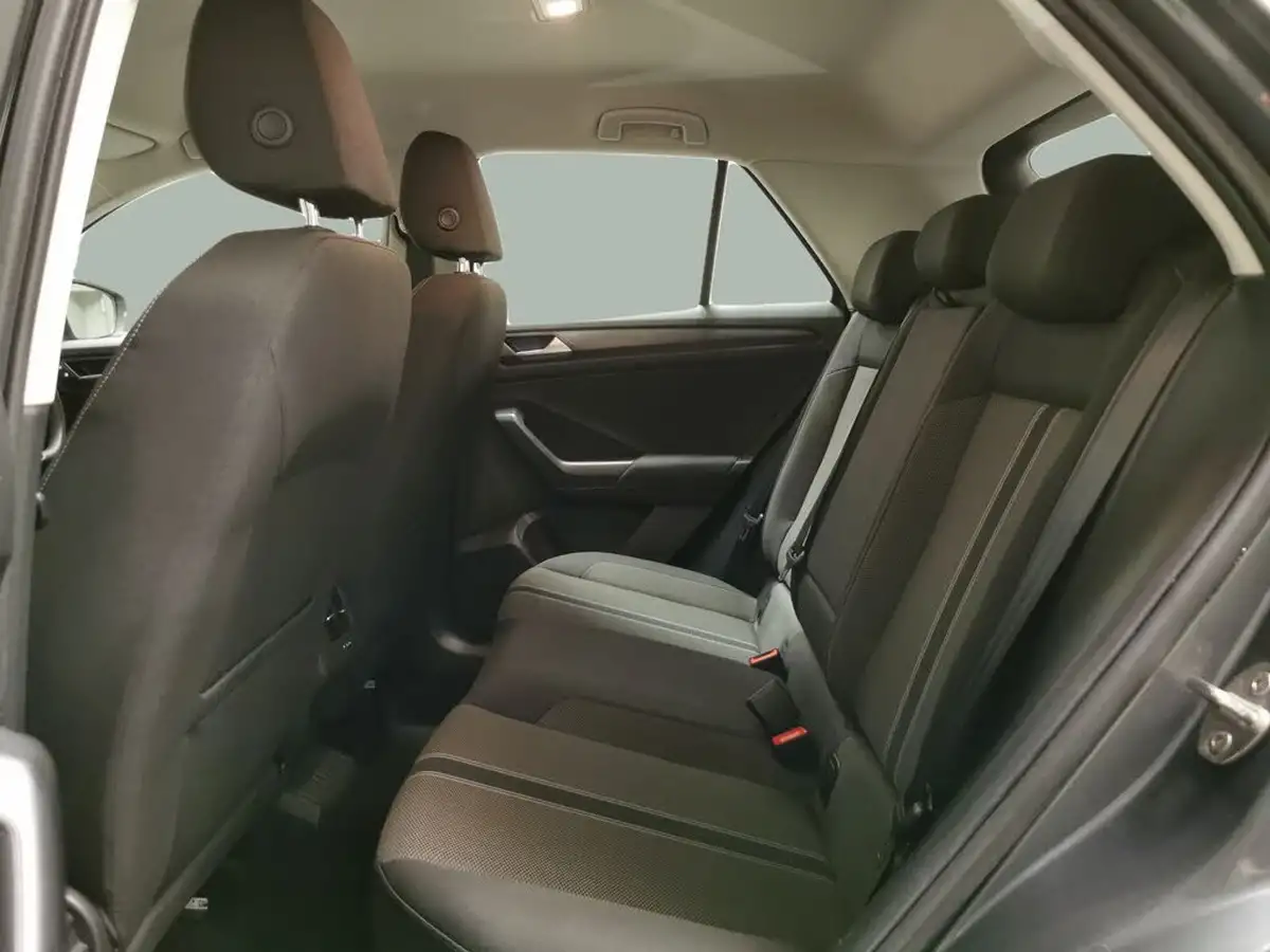 2019-volkswagen-t-roc-16tdi-se-big-33