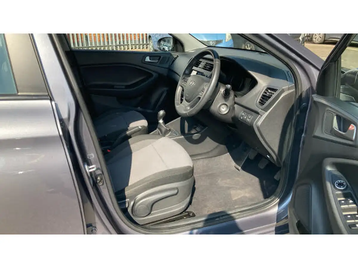 2018-hyundai-i20-12-se-mpi-isg-hatchback-5d-big-32