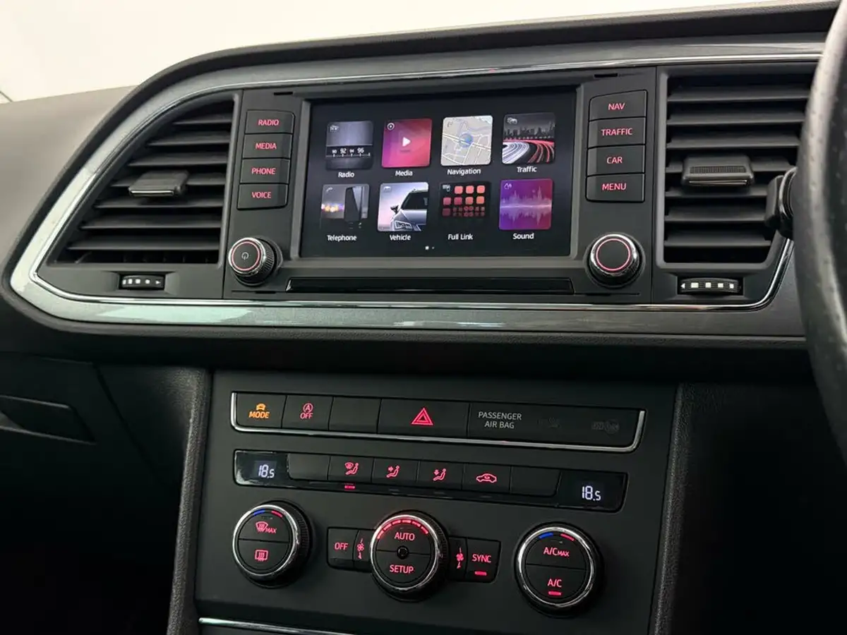 2016-seat-leon-14-fr-tech-pack-ecotsi-sports-tourer-5d-1395cc-dsg-big-38
