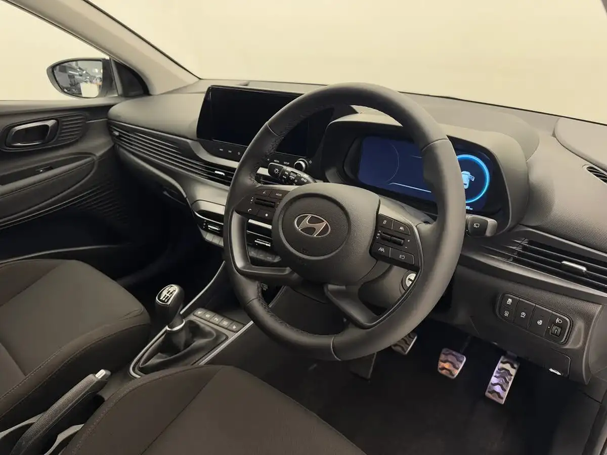 2024-hyundai-bayon-10-t-gdi-premium-100ps-two-tone-roof-big-22