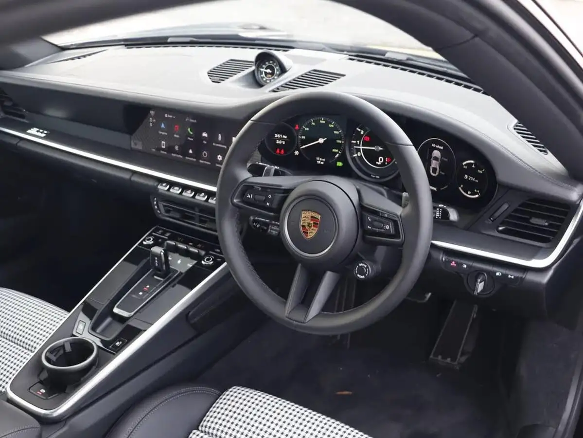 2024-porsche-911-30-carrera-4s-coupe-pdk-big-8