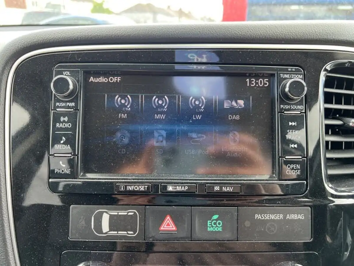 2016-mitsubishi-outlander-20-gx4hs-phev-big-63