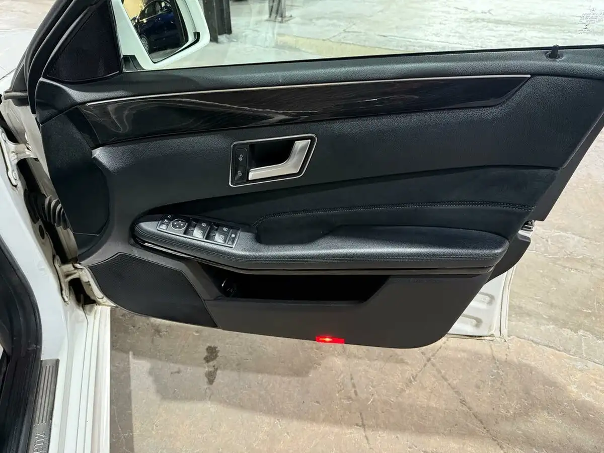 2014-mercedes-benz-e-class-21td-e250-cdi-amg-sport-21cdi-saloon-4d-big-28