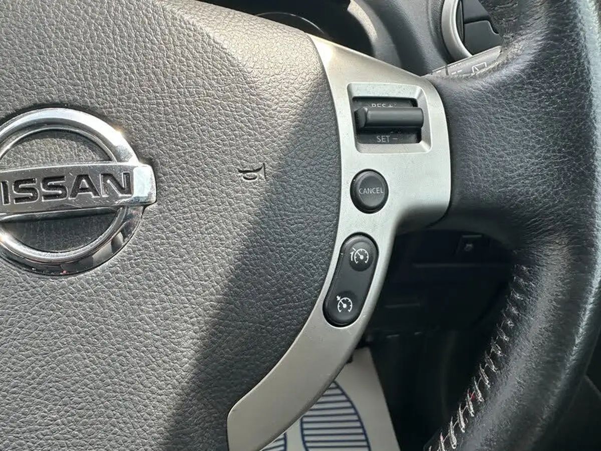 2012-nissan-qashqai-16-acenta-big-26