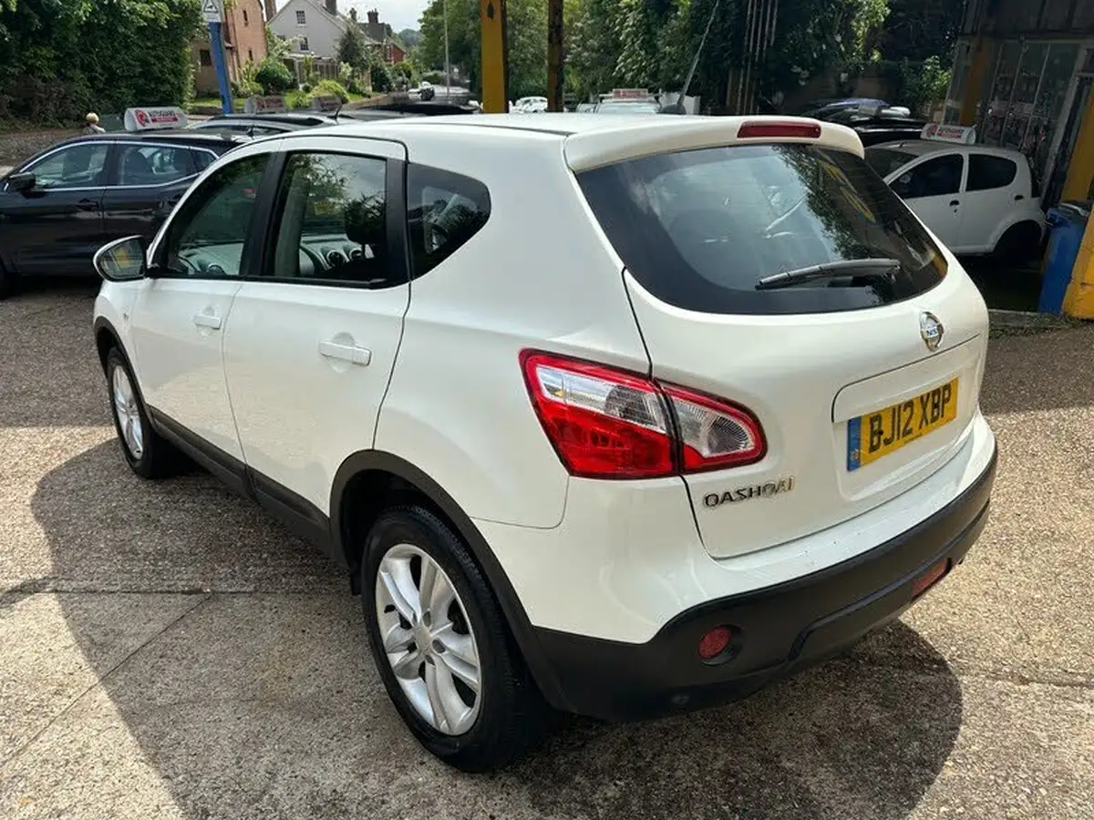 2012-nissan-qashqai-16-acenta-big-3