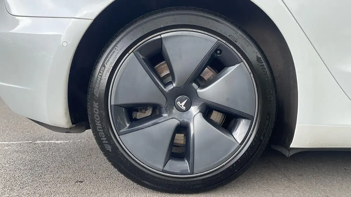 2021-tesla-model-3-e-long-range-awd-big-18