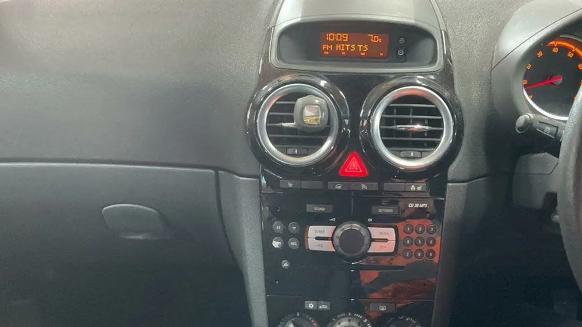 2014-vauxhall-corsa-12-se-16v-85ps-ac-5d-big-2