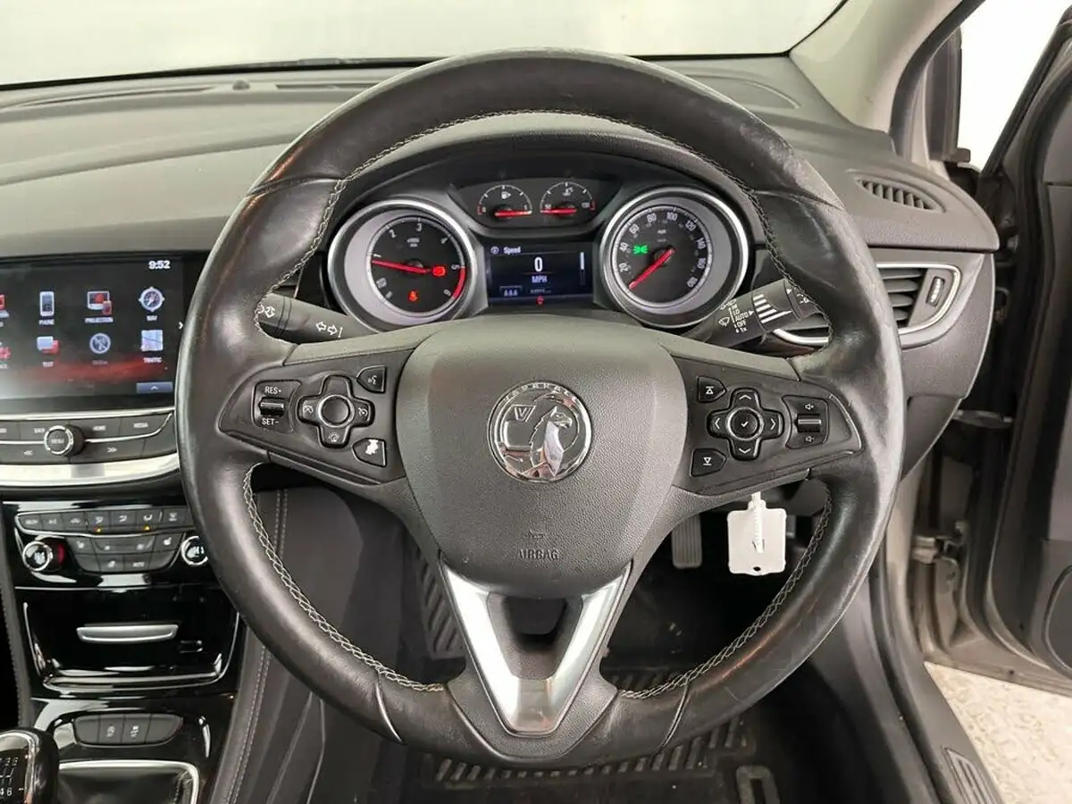 2017-vauxhall-astra-16cdti-biturbo-elite-nav-hatchback-big-11
