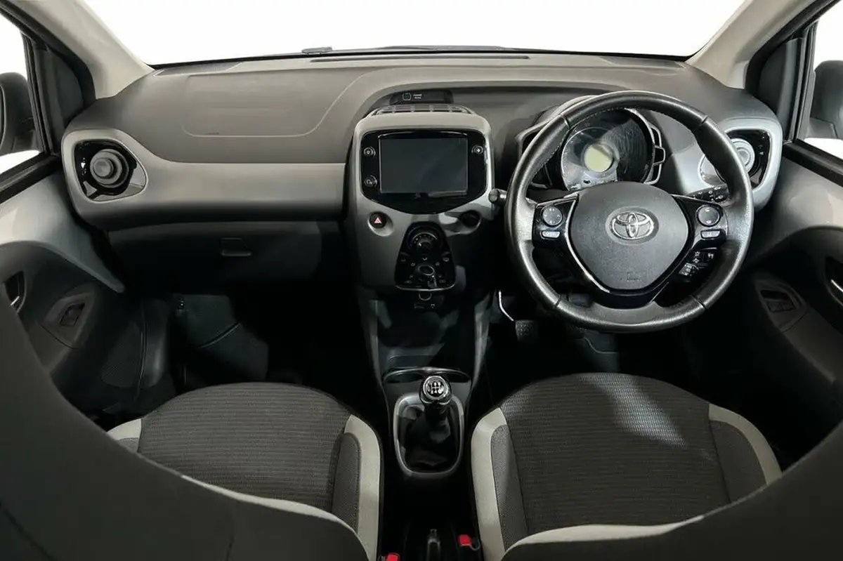 2021-toyota-aygo-10-vvt-i-x-play-tss-big-9