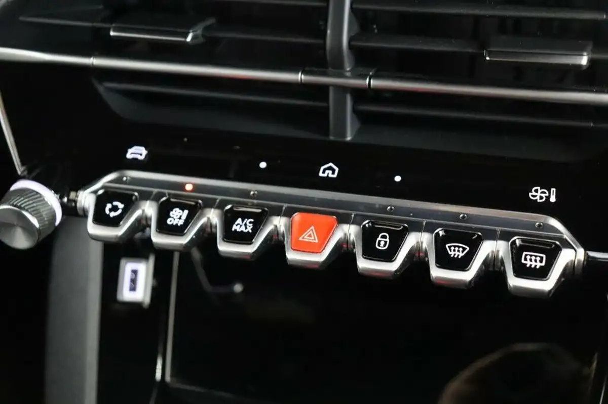 2024-peugeot-2008-suv-12-puretech-allure-130ps-big-25