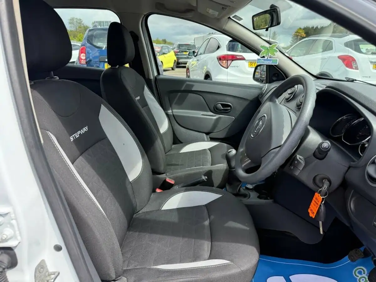 2015-dacia-sandero-stepway-09-ambiance-big-15