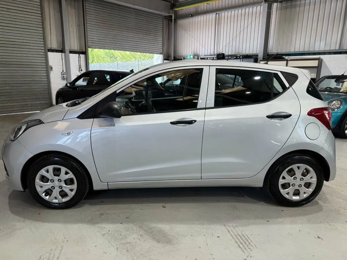 2015-hyundai-i10-10-blue-drive-s-big-5