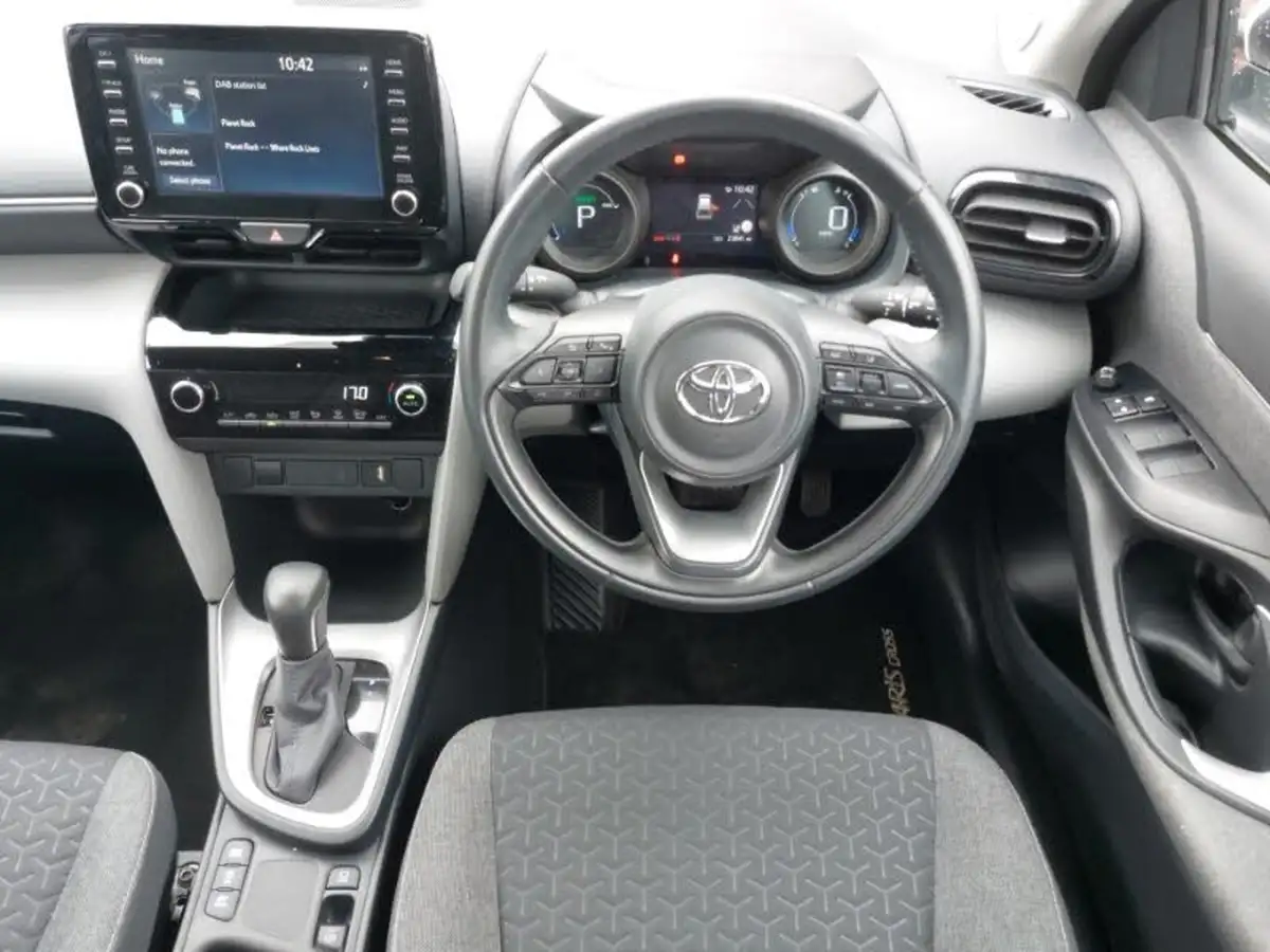 2022-toyota-yaris-cross-15-vvt-i-icon-big-6