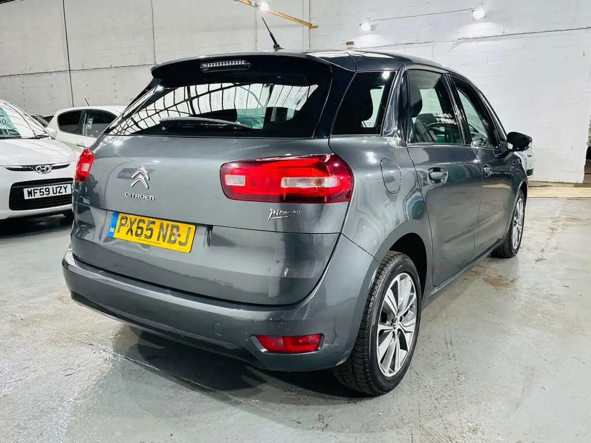 2015-citroen-c4-picasso-16bluehdi-exclusive-eat6-big-5