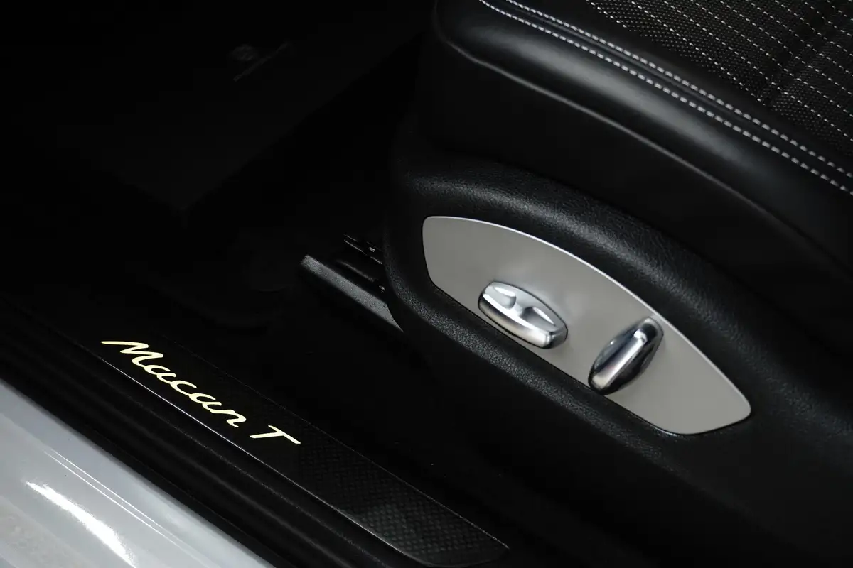 2022-porsche-macan-20-big-30