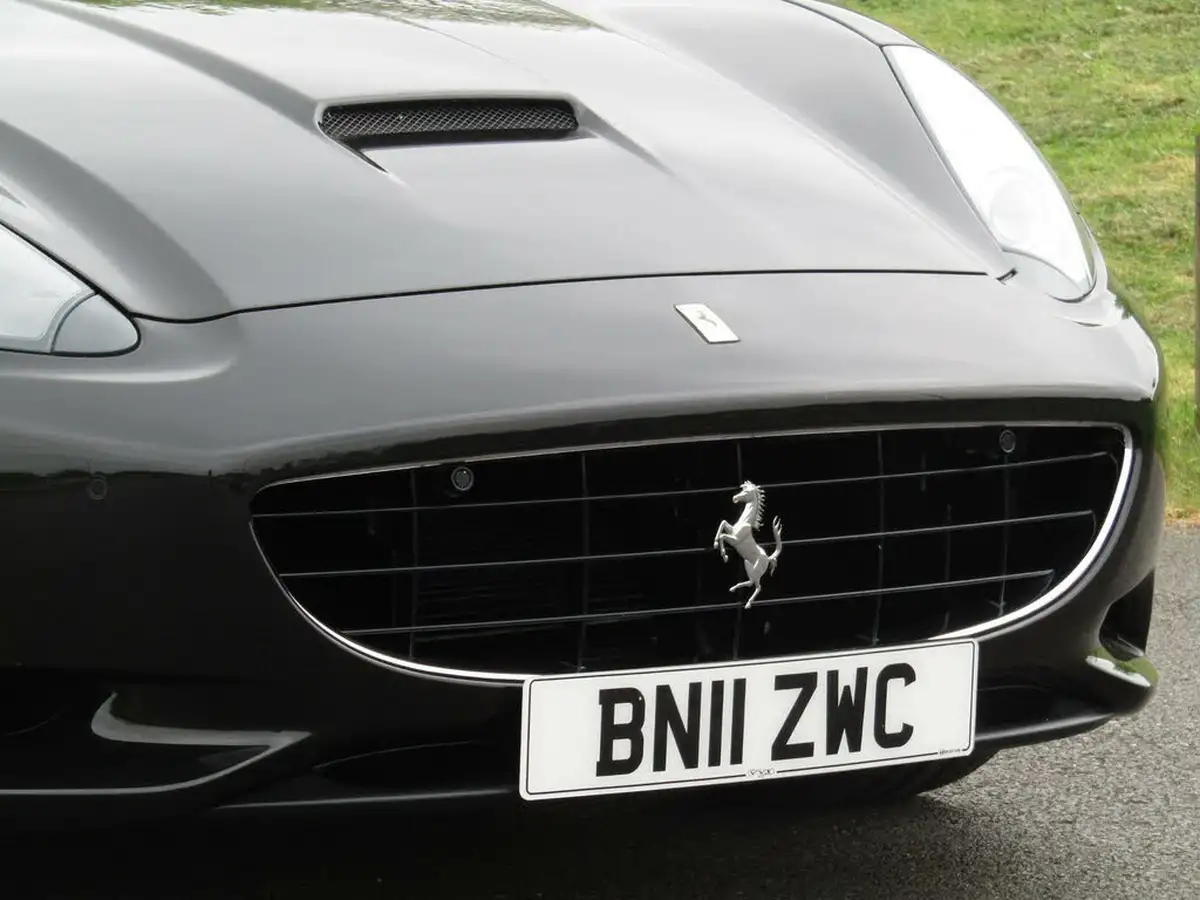2010-ferrari-california-43-big-43