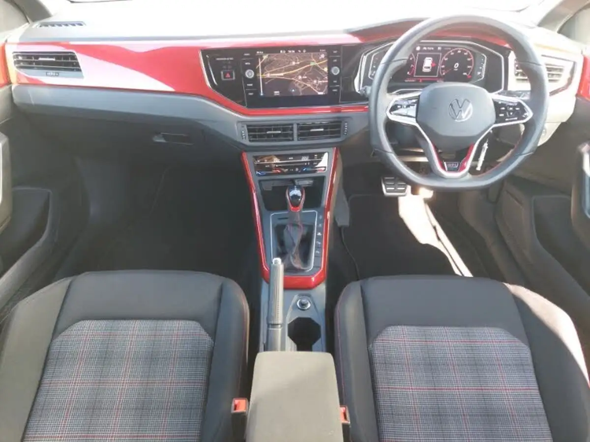 2022-volkswagen-polo-20-tsi-gti-big-2